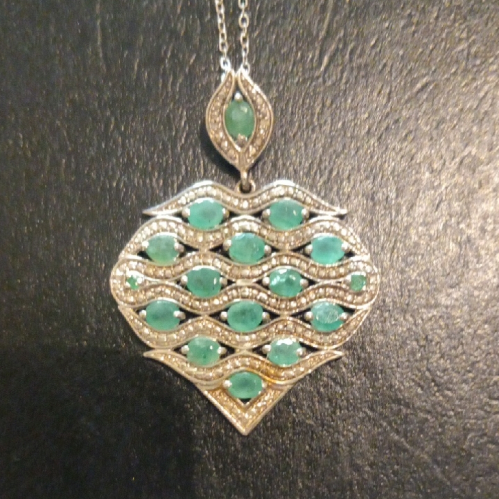 Beautiful Emerald Pendant with Chain